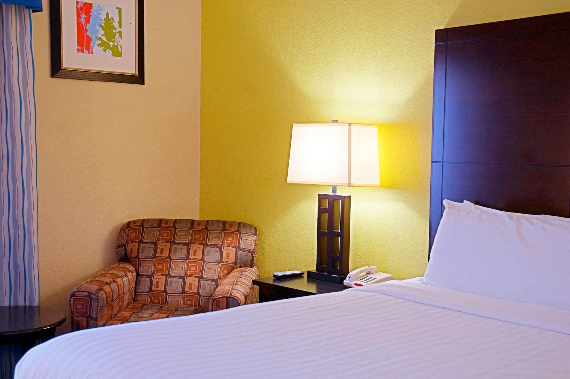 Super 8 By Wyndham Irving/dfw Apt/north Irving
