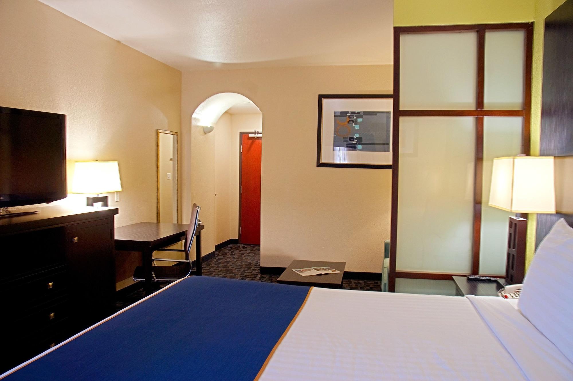 Hotel Super 8 By Wyndham Irving/dfw Apt/north Irving