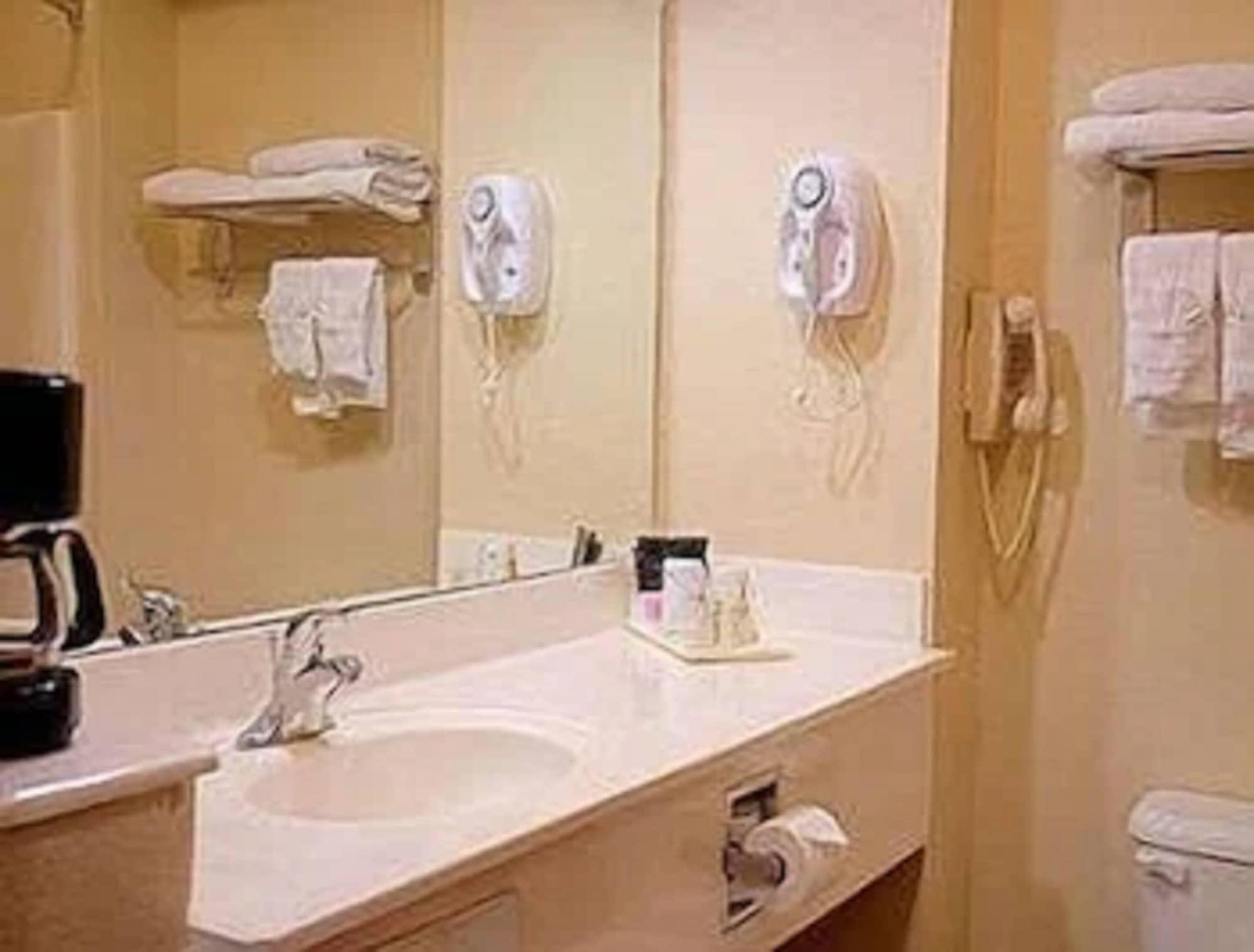 Hotel Super 8 By Wyndham Irving/dfw Apt/north Irving