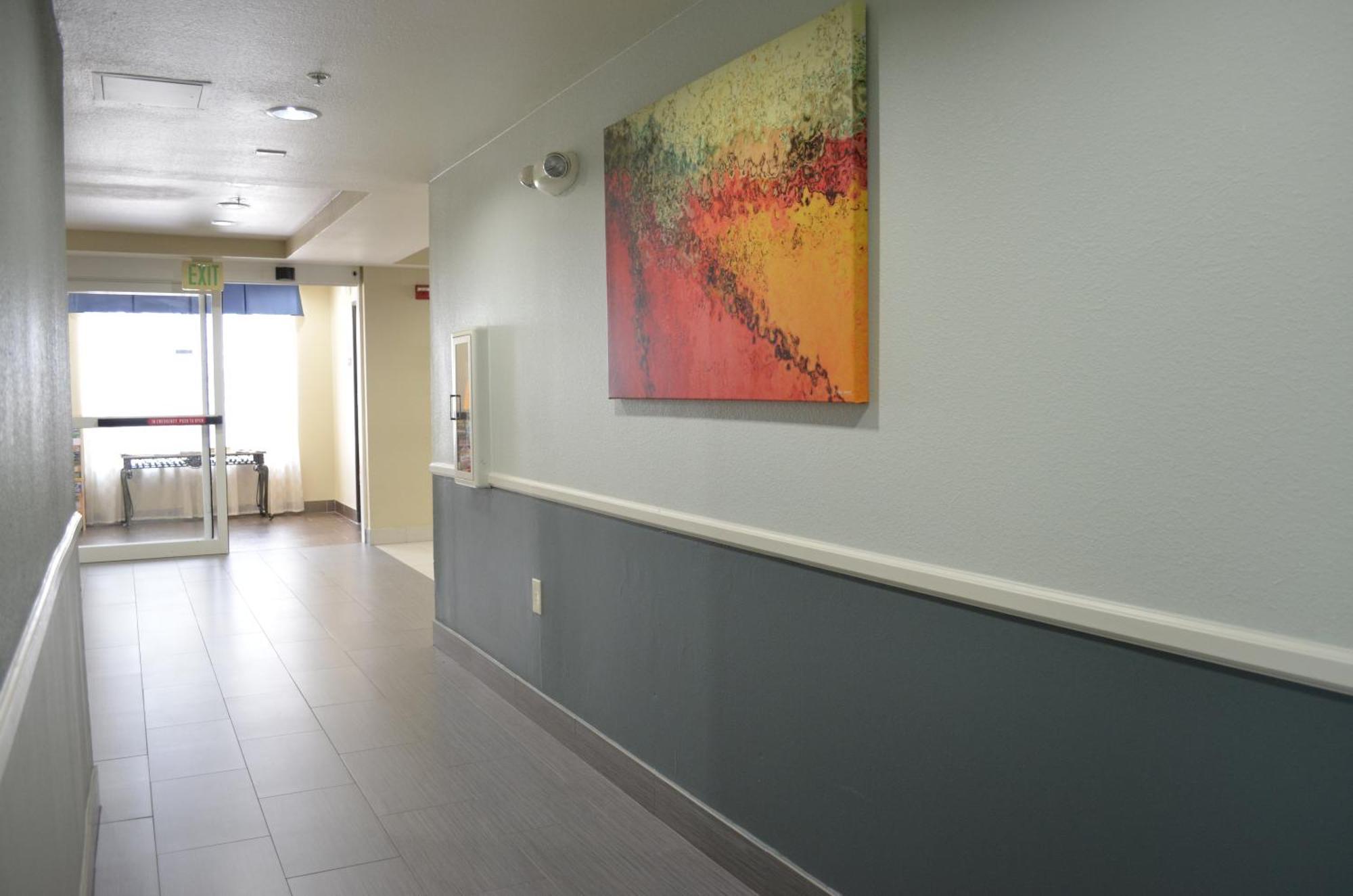 Super 8 By Wyndham Irving/dfw Apt/north