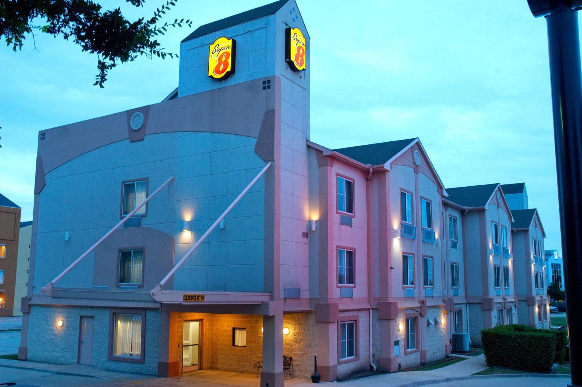 Super 8 By Wyndham Irving/dfw Apt/north Hotel 3*