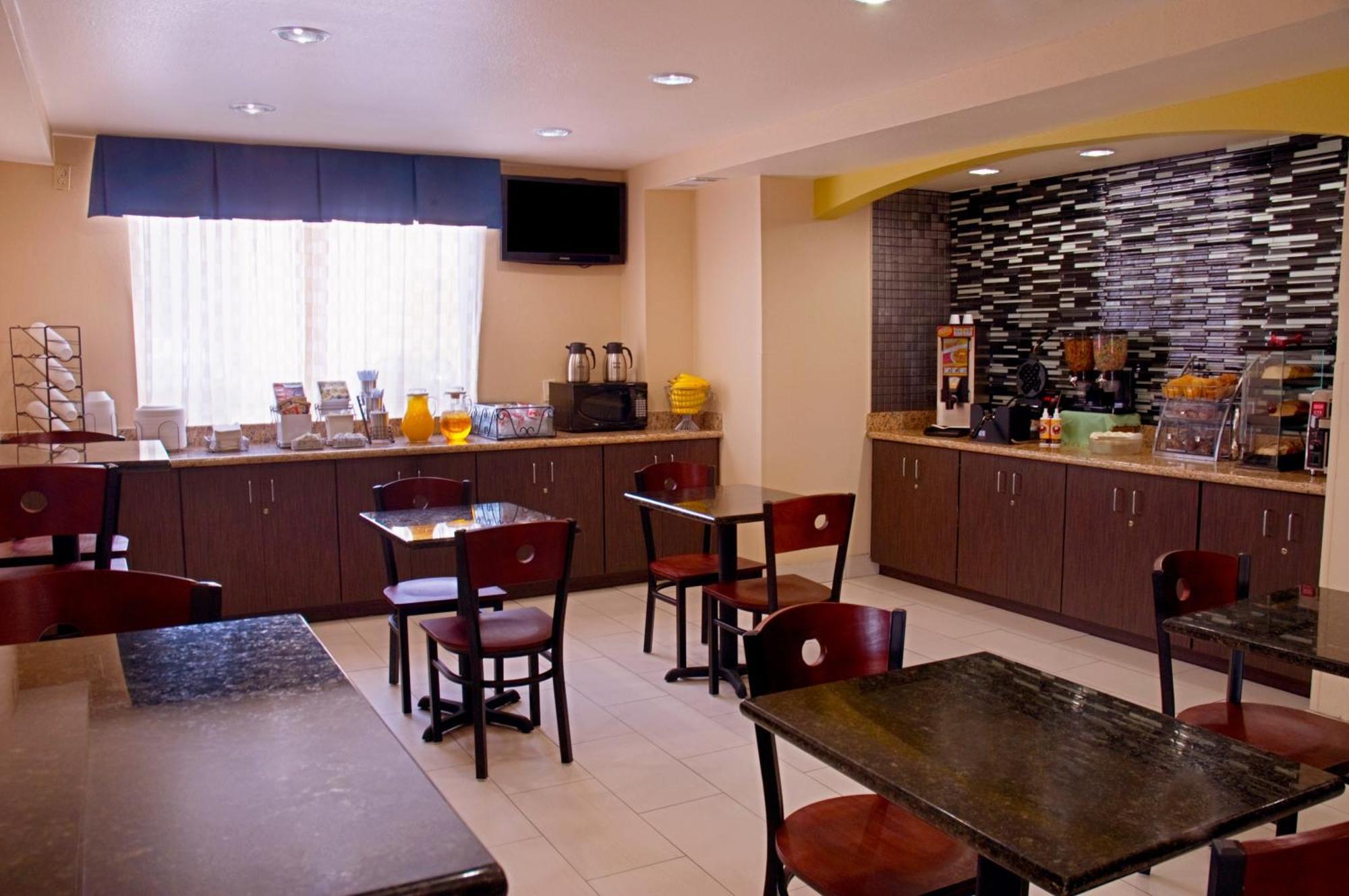 Super 8 By Wyndham Irving/dfw Apt/north Hotel 3*