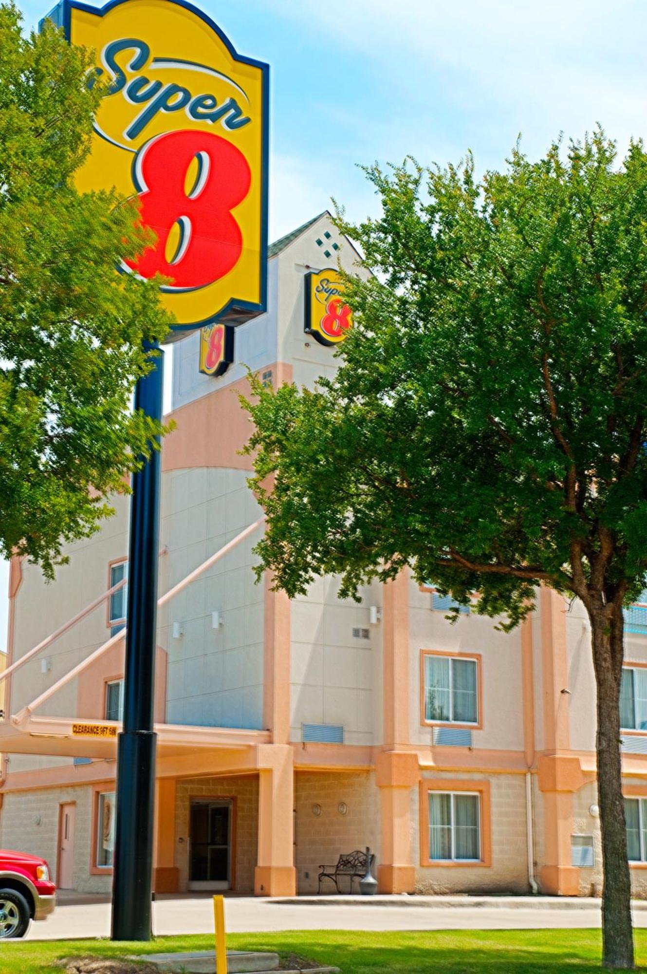 Super 8 By Wyndham Irving/dfw Apt/north 3*
