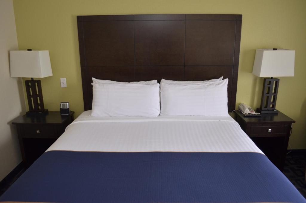 Hotel Super 8 By Wyndham Irving/dfw Apt/north Irving