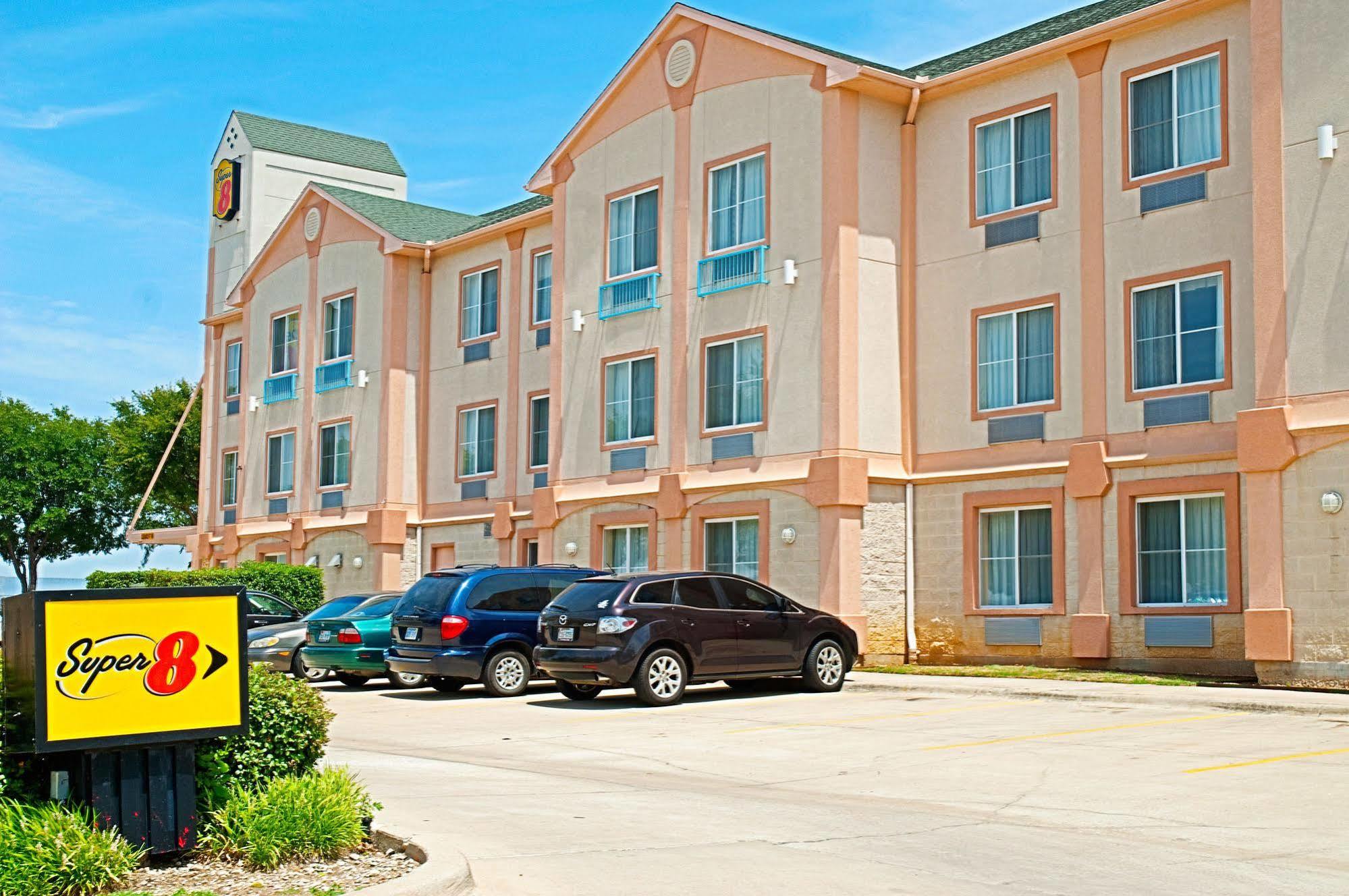 Super 8 By Wyndham Irving/dfw Apt/north