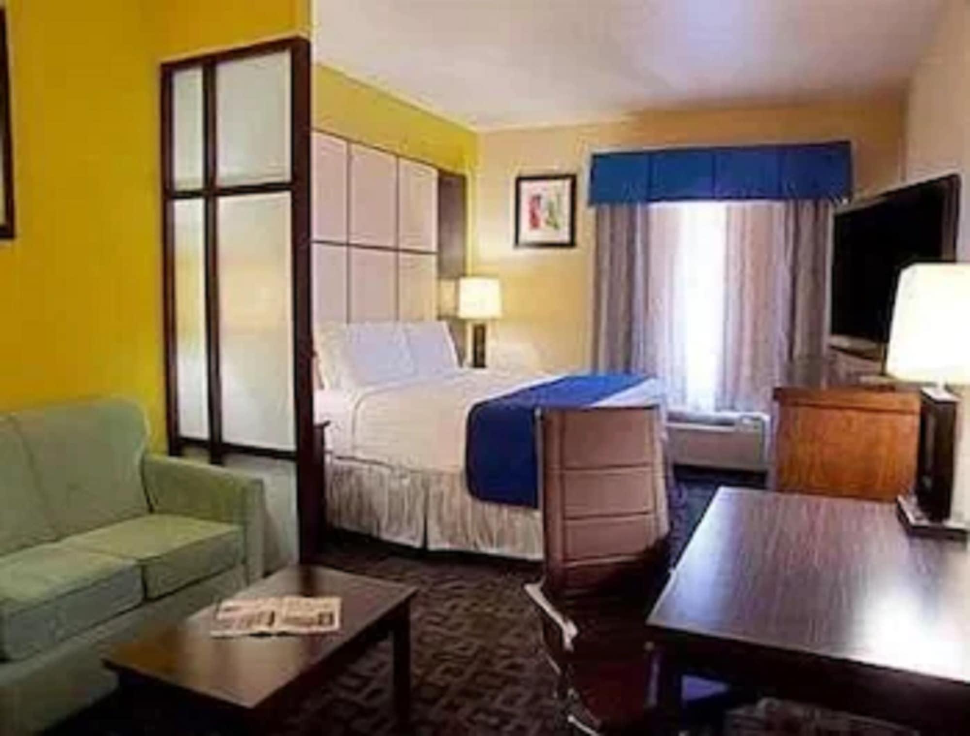 Hotel Super 8 By Wyndham Irving/dfw Apt/north 3*