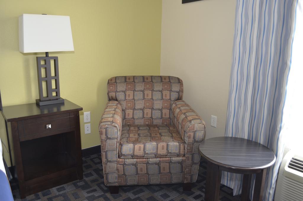 Super 8 By Wyndham Irving/dfw Apt/north Irving